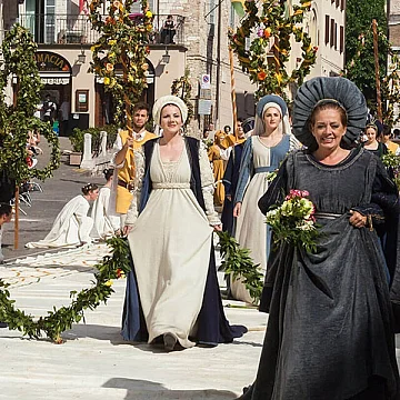 CALENDIMAGGIO Lo Spettacolo